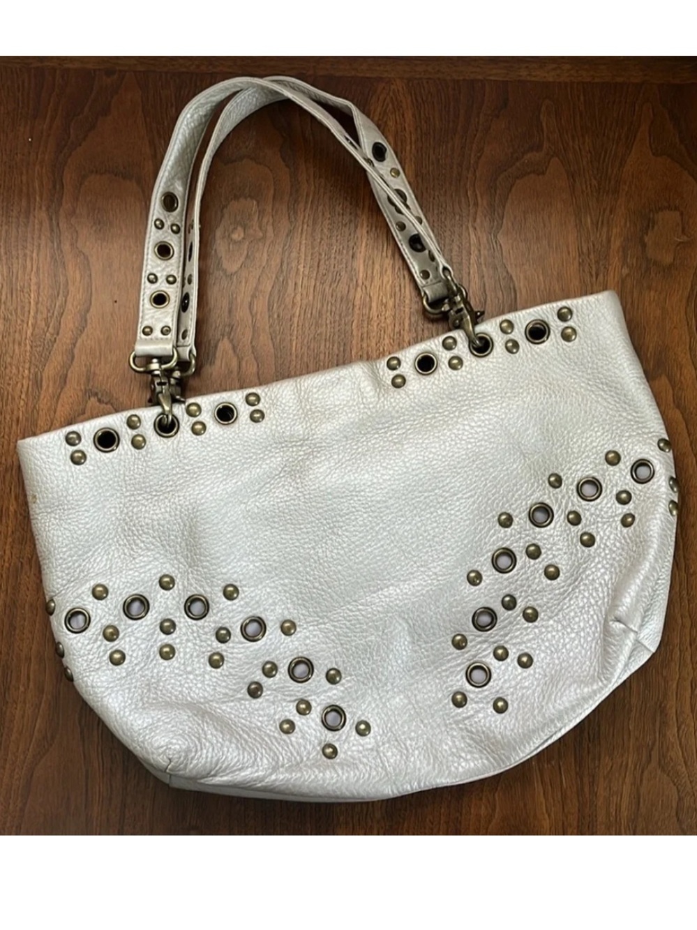 HOBO pearly grey winter white Pebbled Leather stud Grommet Tote